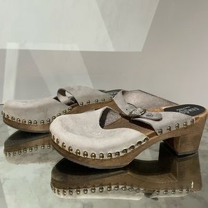 Sandgrens Suede Taupe Clog Mules 39 /40